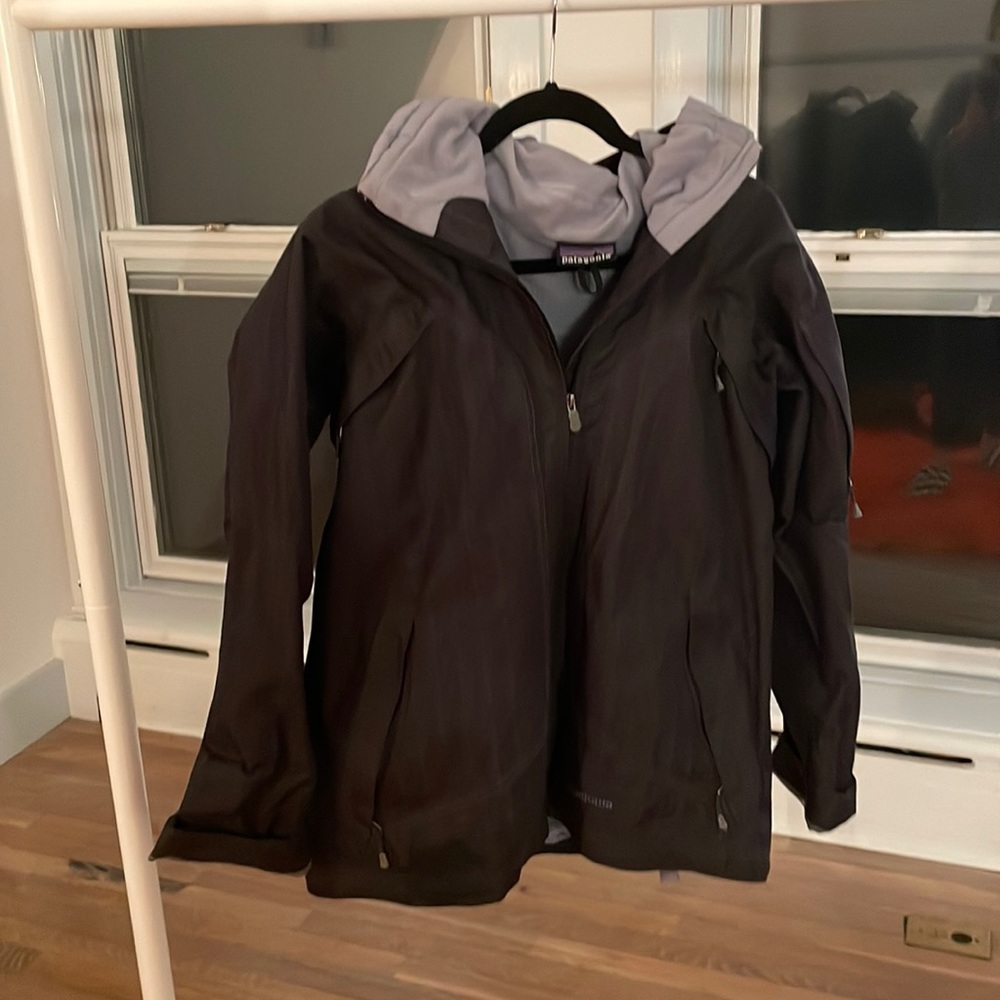 Patagonia, circa 2005. Dark grey ski parka shell, size L.